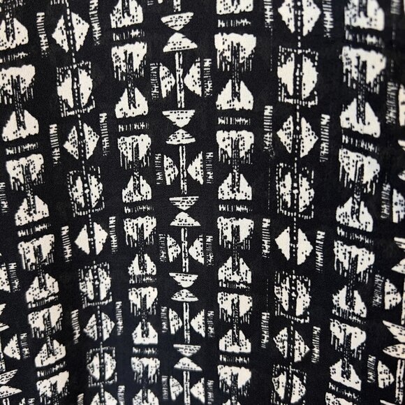 Forever 21 Dress Shirt Womens Size Medium Ivory and Black Geometric Button Down - Picture 5 of 12